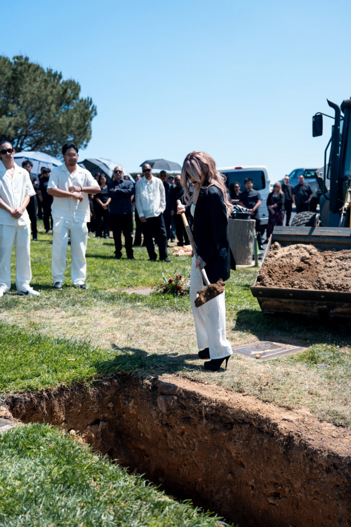 Ant funeral day 2-56